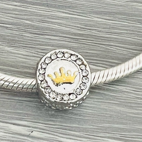 Silver plated paved crown bracelet charm - Picture 4 of 5